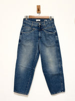 Load image into Gallery viewer, Closed pedal pusher heritage fit mid blue jeans - 6 UK
