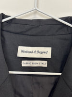 Load image into Gallery viewer, Weekend &amp; Beyond black Merino Wool Tailored Blazer - L
