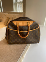 Load image into Gallery viewer, Louis Vuitton Monogram Deauville bag
