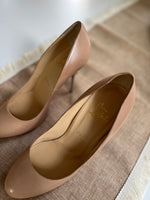 Load image into Gallery viewer, Christian Louboutin beige pumps - 6 UK
