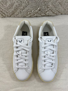 vert-white-trainers