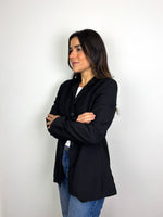 Load image into Gallery viewer, Weekend &amp; Beyond black Merino Wool Tailored Blazer - L
