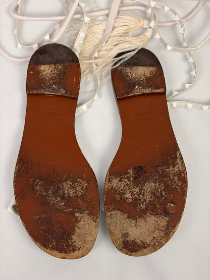 Valentino Garavani Rockstud Feather-Trimmed Flat Leather Sandals - Off-White - 5.5 UK