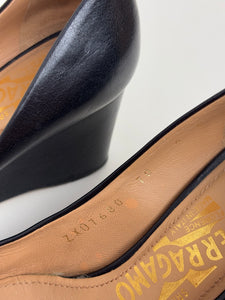 Salvatore Ferragamo black heels - 34 EU
