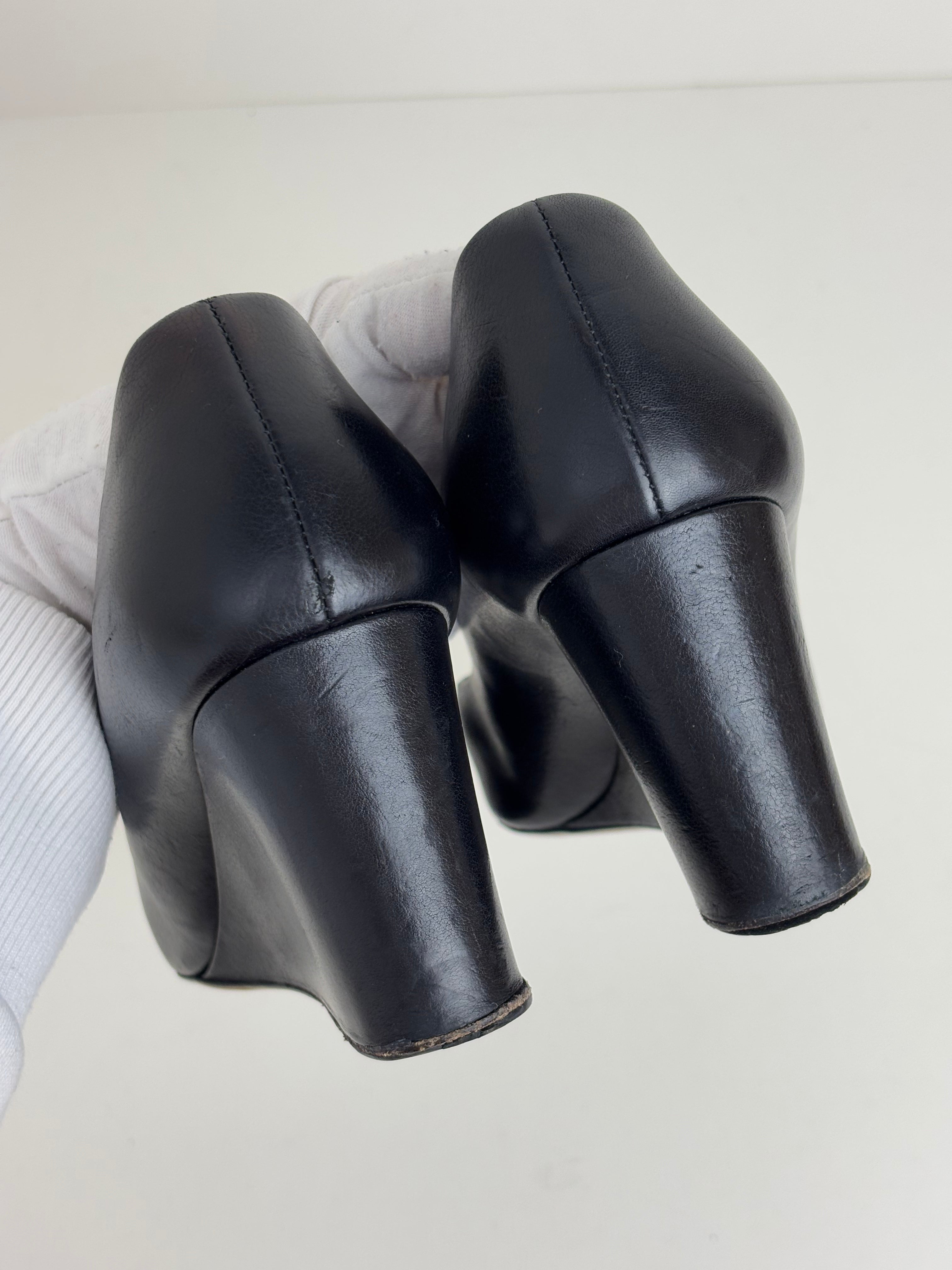 Salvatore Ferragamo black heels - 34 EU