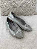 Load image into Gallery viewer, Chanel ballet flats  - 6 UK
