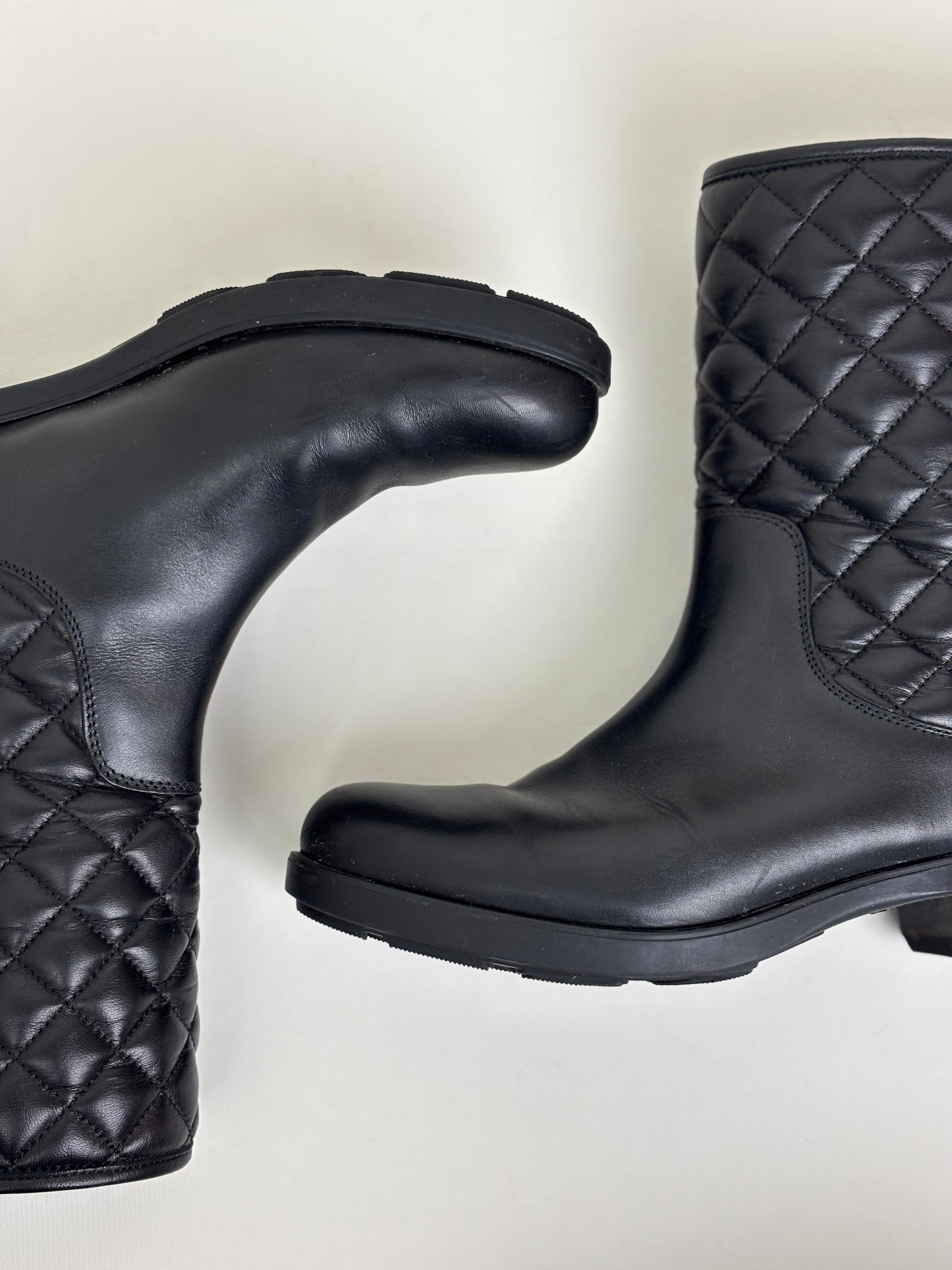 Moncler quilted leather boots - 5 UK