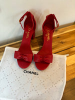 Load image into Gallery viewer, Chanel red bow sandals - 5 UK
