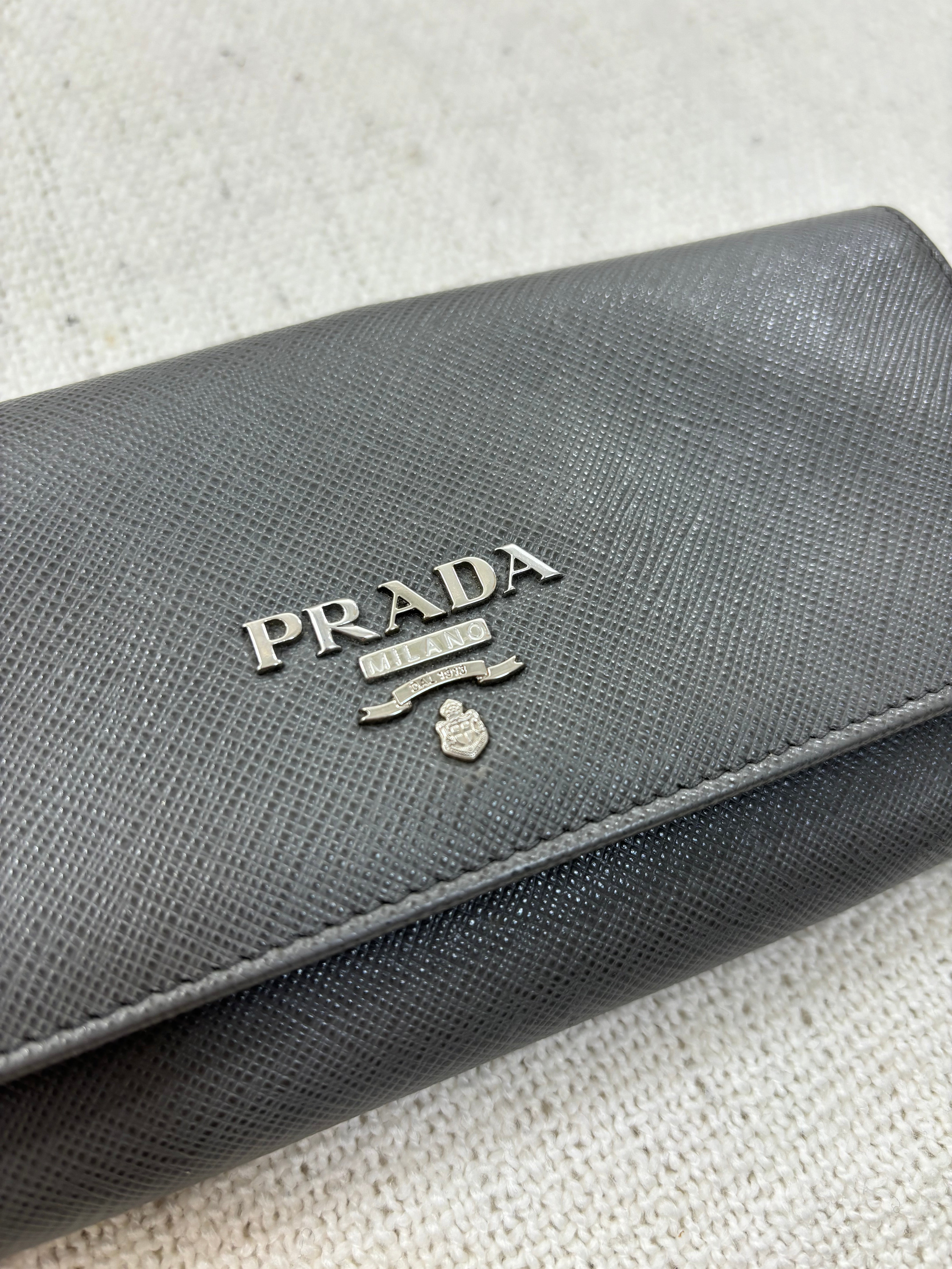 prada-saffiano-wallet