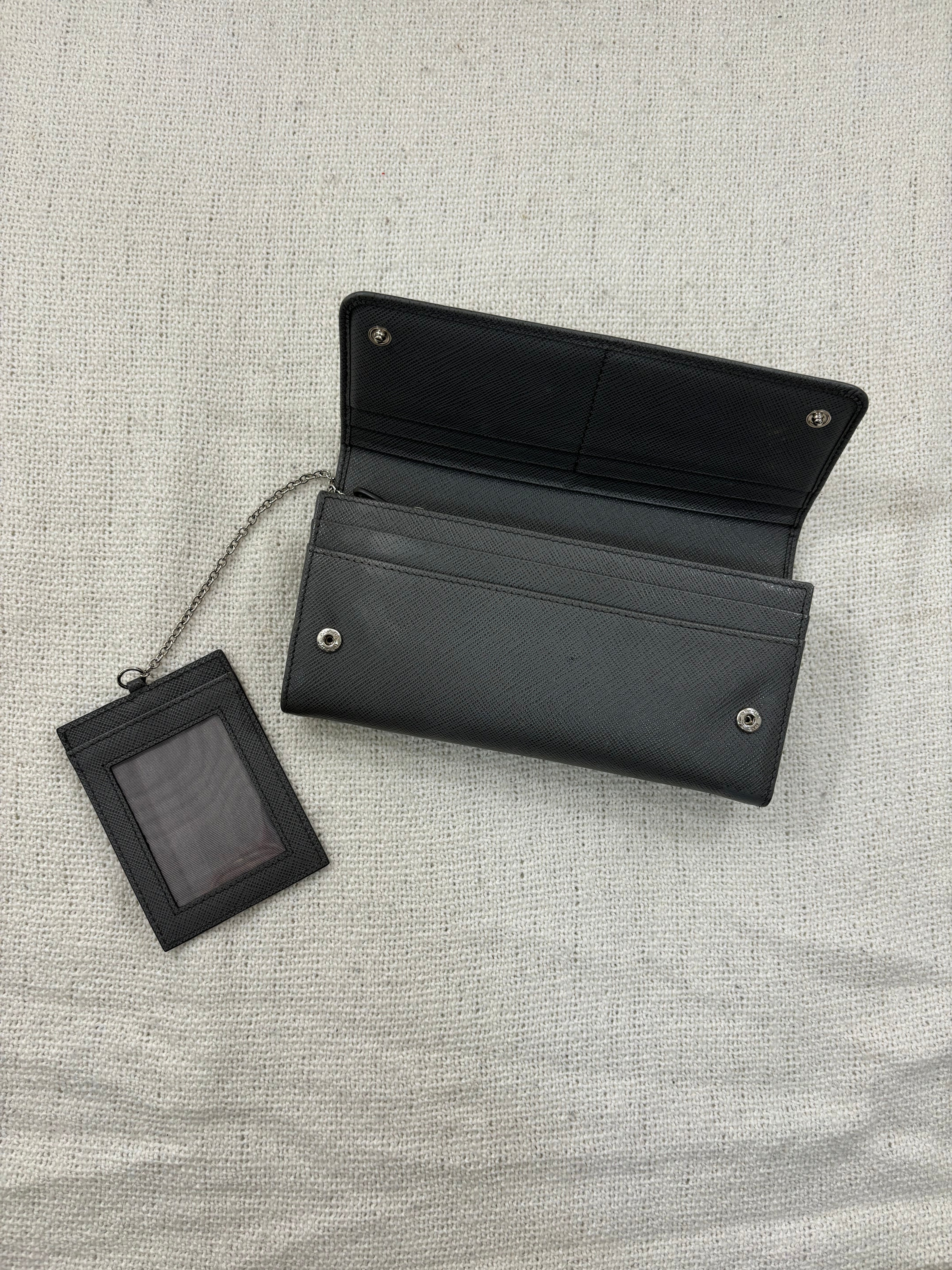 prada-saffiano-grey-wallet