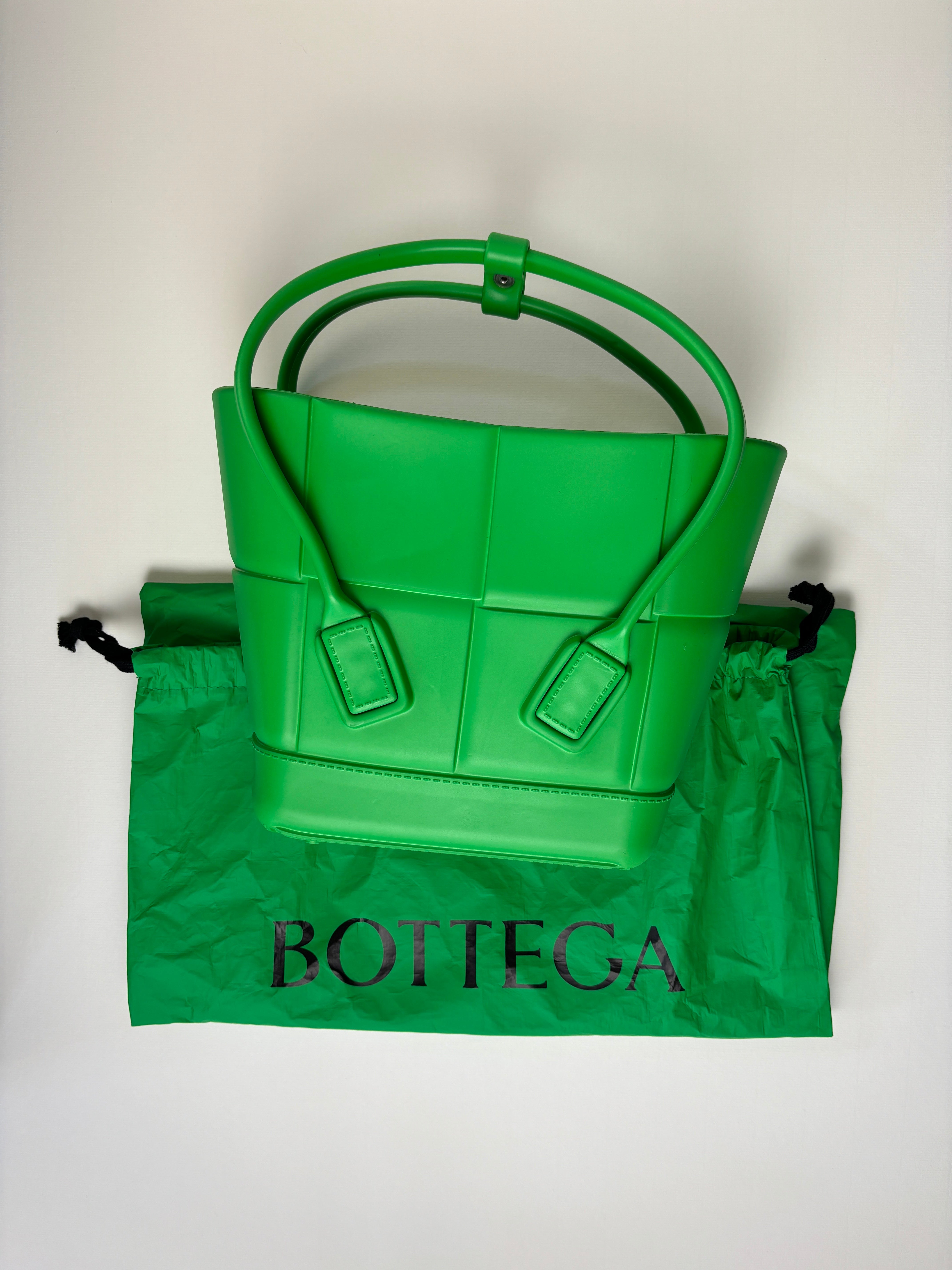 bottega-veneta-arco-green-bag