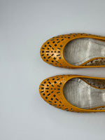 Load image into Gallery viewer, Jimmy Choo yellow ballerinas - 6 UK
