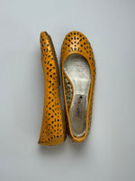 Load image into Gallery viewer, Jimmy Choo yellow ballerinas - 6 UK
