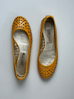 Load image into Gallery viewer, Jimmy Choo yellow ballerinas - 6 UK
