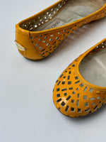 Load image into Gallery viewer, Jimmy Choo yellow ballerinas - 6 UK
