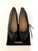 Load image into Gallery viewer, Chanel black ballerina flats - 7.5 UK
