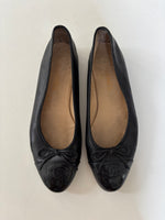 Load image into Gallery viewer, Chanel black ballerina flats - 7.5 UK
