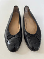 Load image into Gallery viewer, Chanel black ballerina flats - 7.5 UK
