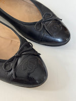 Load image into Gallery viewer, Chanel black ballerina flats - 7.5 UK
