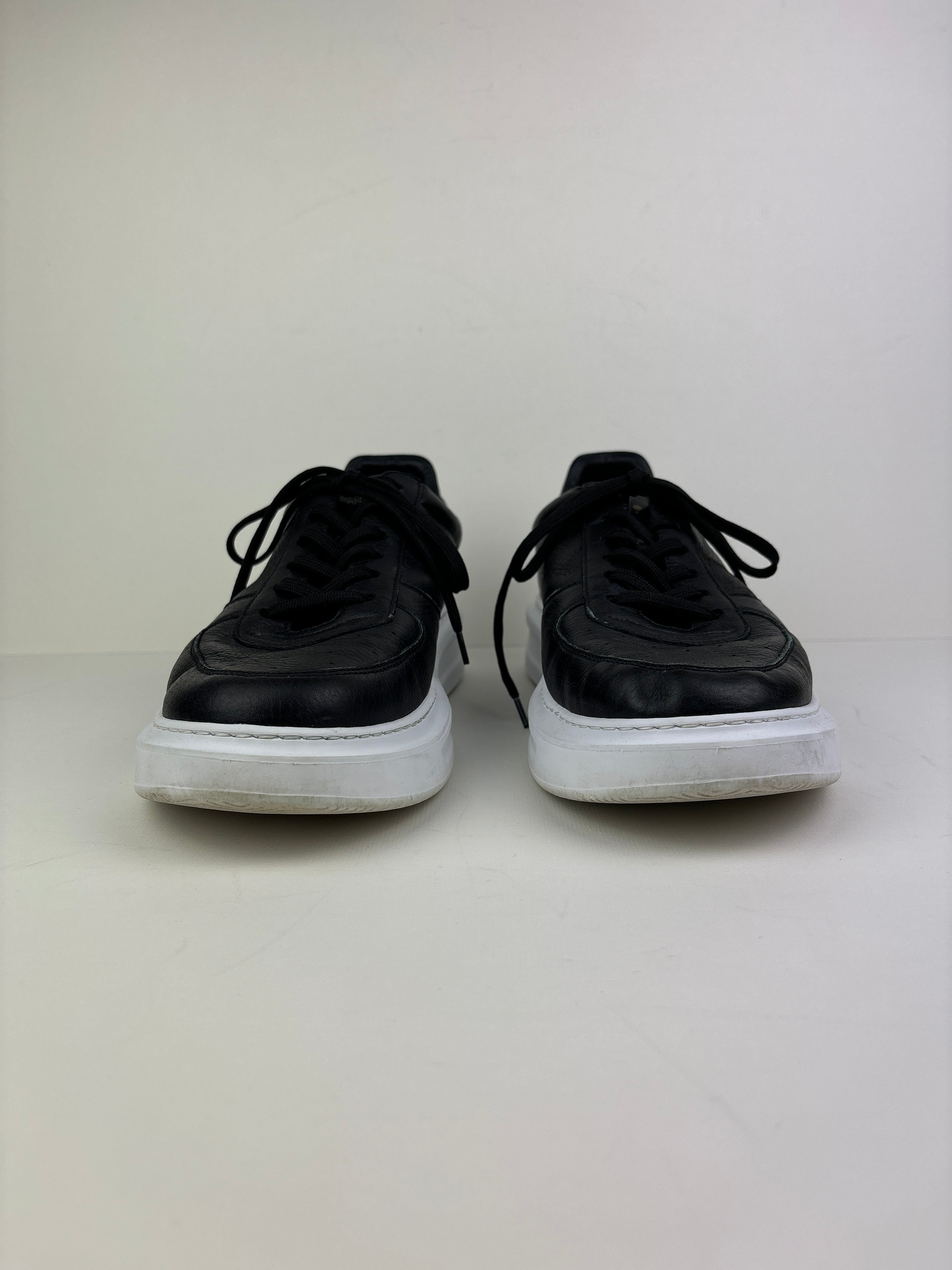 Menswear - Louis Vuitton black trainers - 8.5 UK