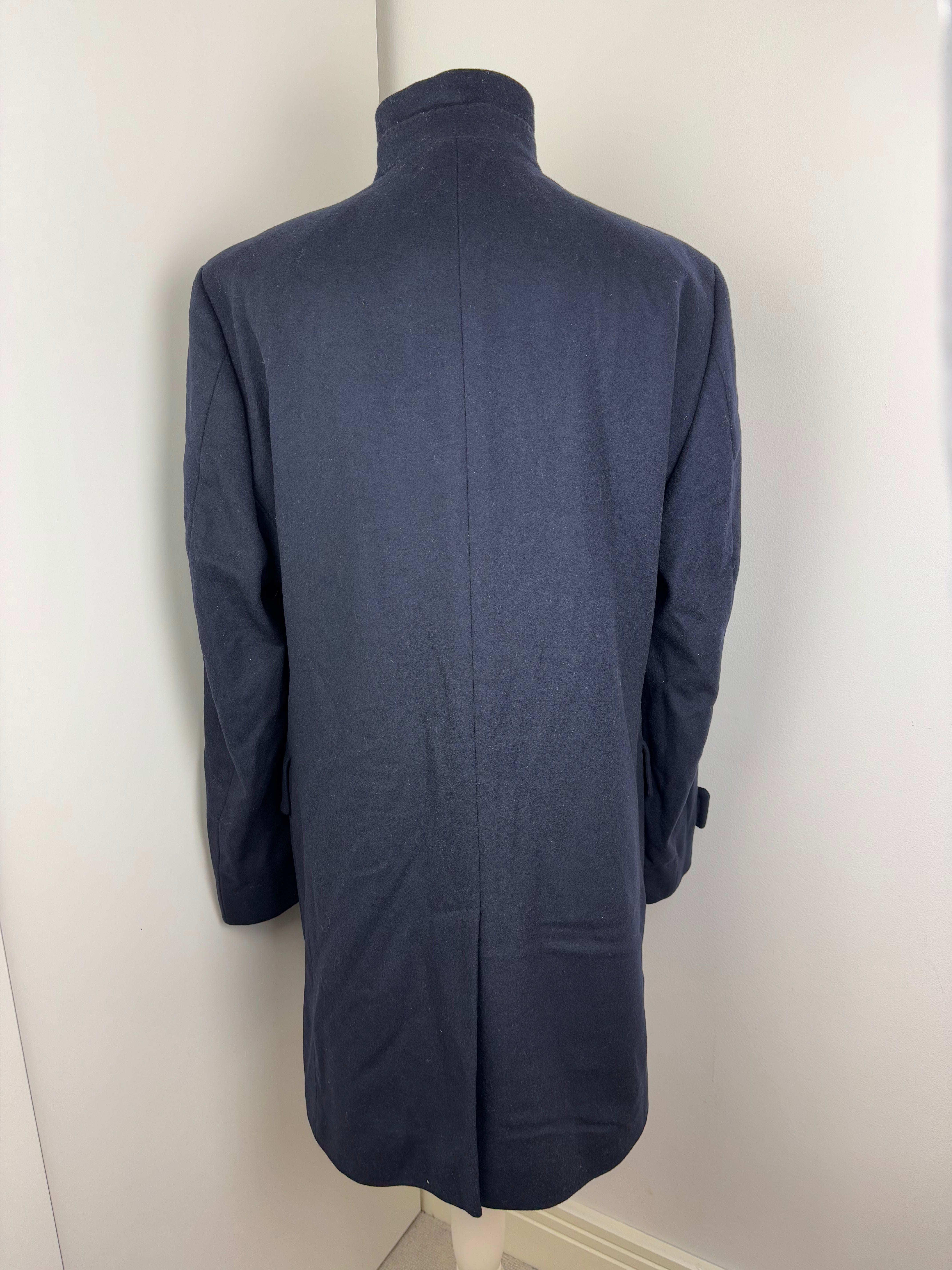 MENSWEAR - Hugo Boss cashmere and wool coat - 48 UK