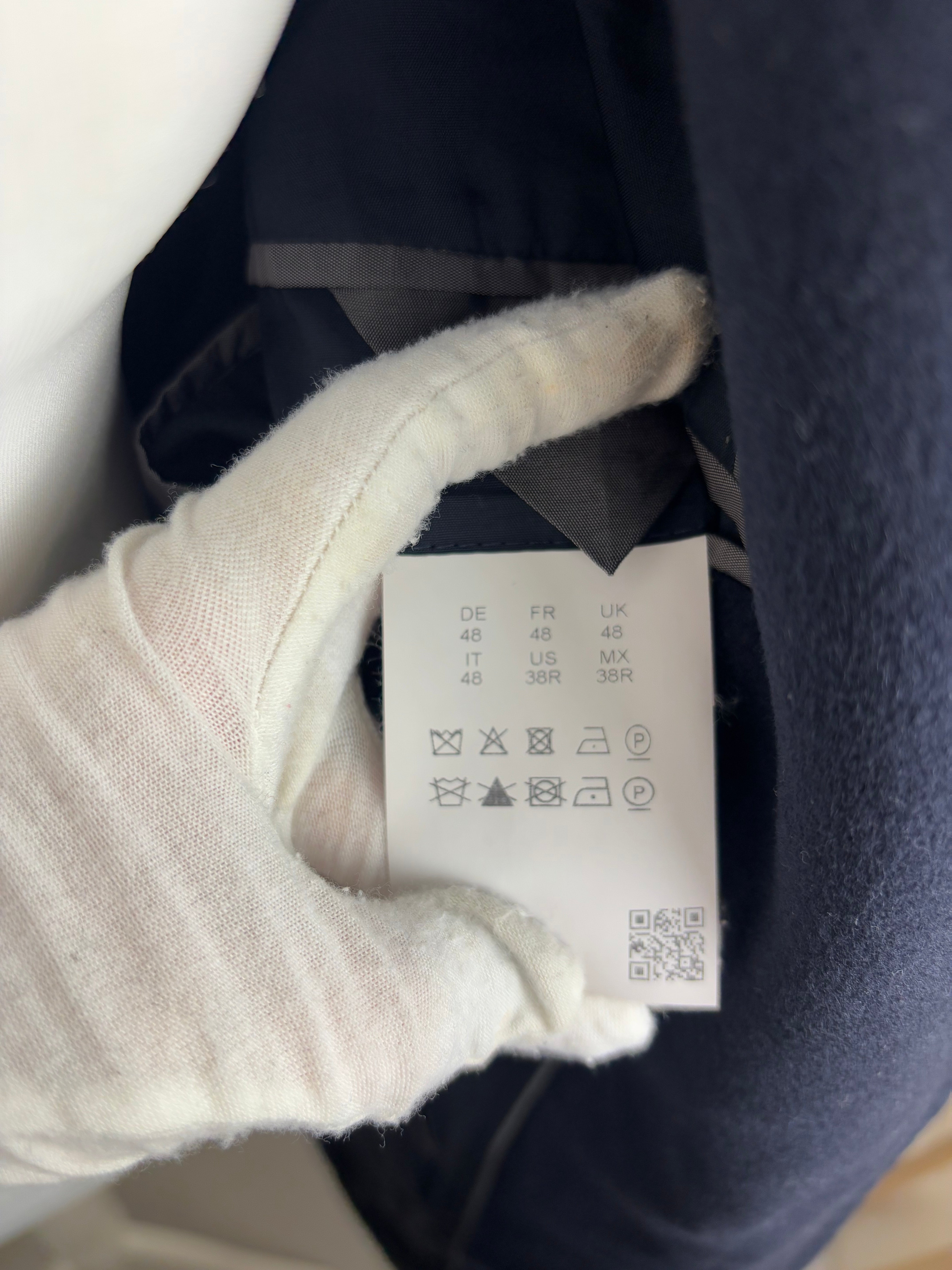 MENSWEAR - Hugo Boss cashmere and wool coat - 48 UK