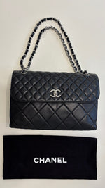Load image into Gallery viewer, Chanel Maxi Classic Double Flap bag
