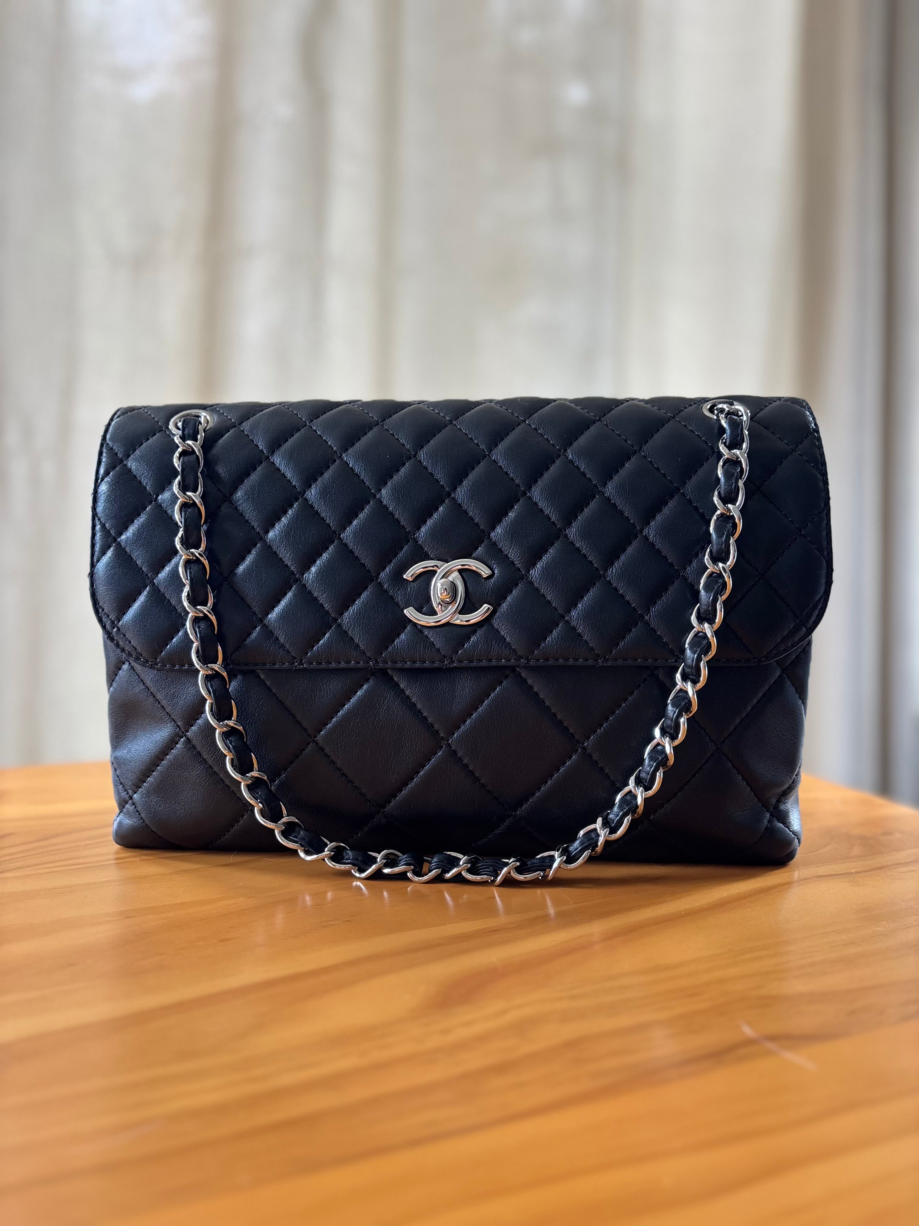Chanel Maxi Classic Double Flap bag