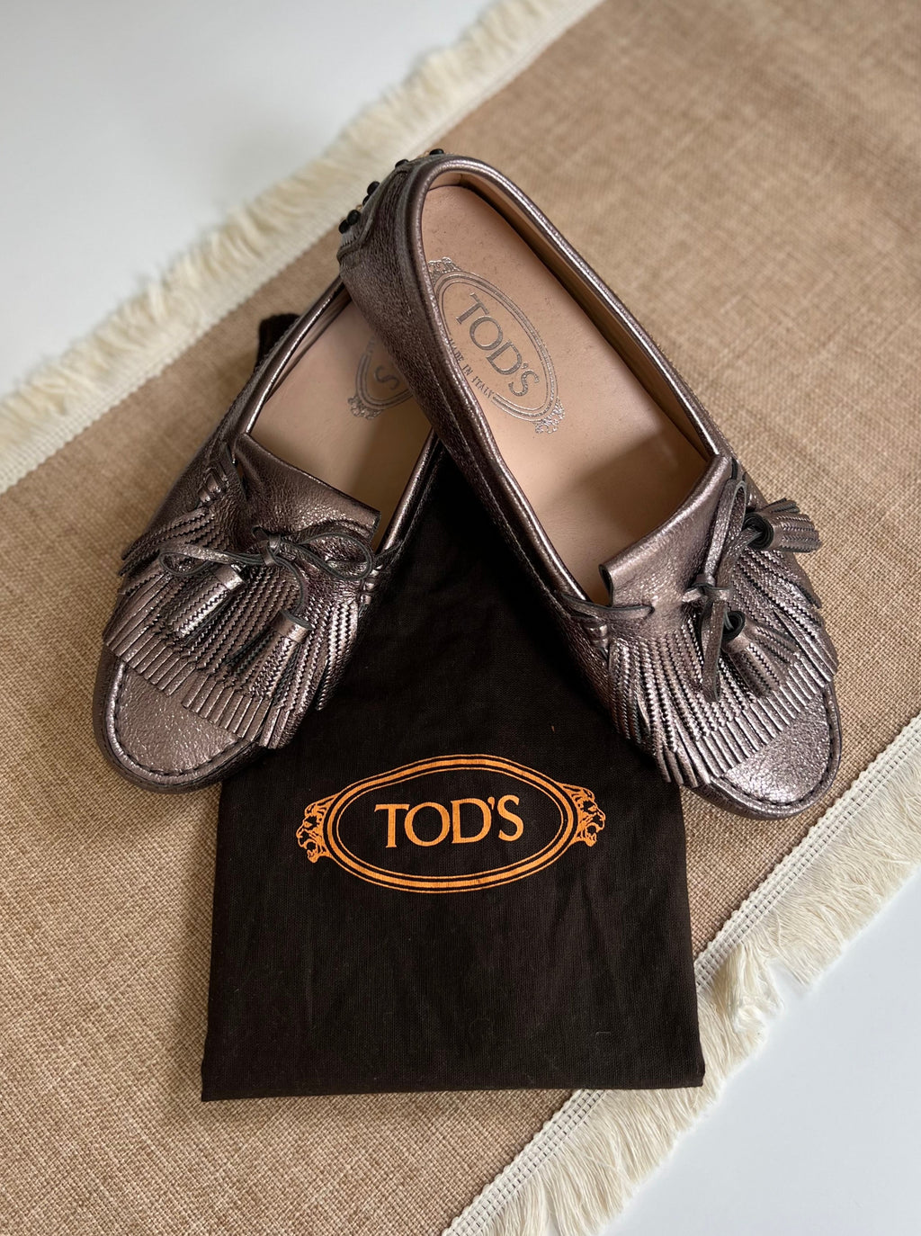 tods-metallic-loafer