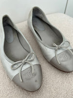 Load image into Gallery viewer, Chanel ballet flats  - 6 UK
