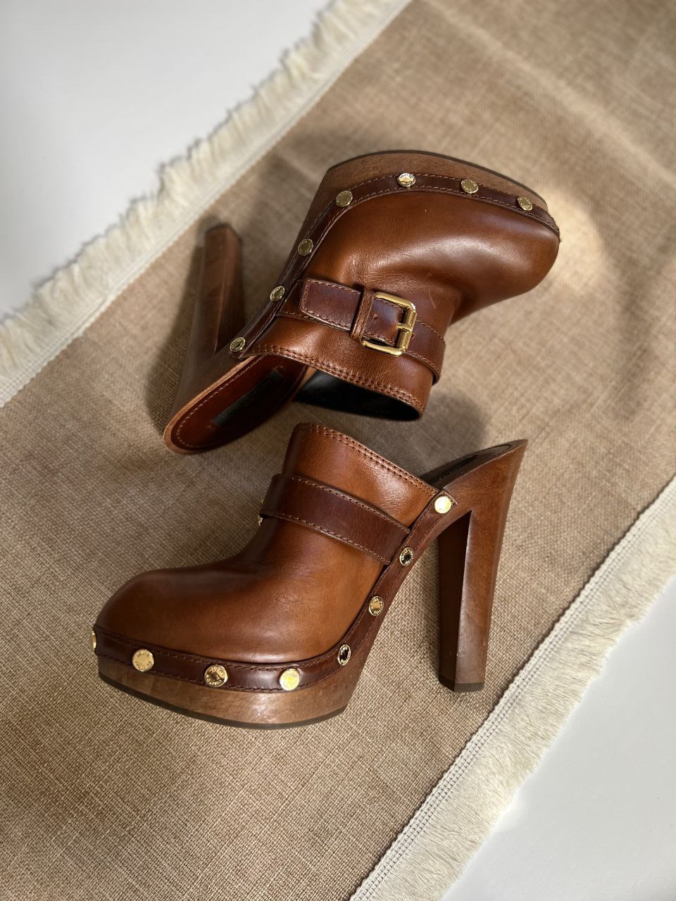 Leather mules & clogs Louis Vuitton Brown size 38 EU in Leather