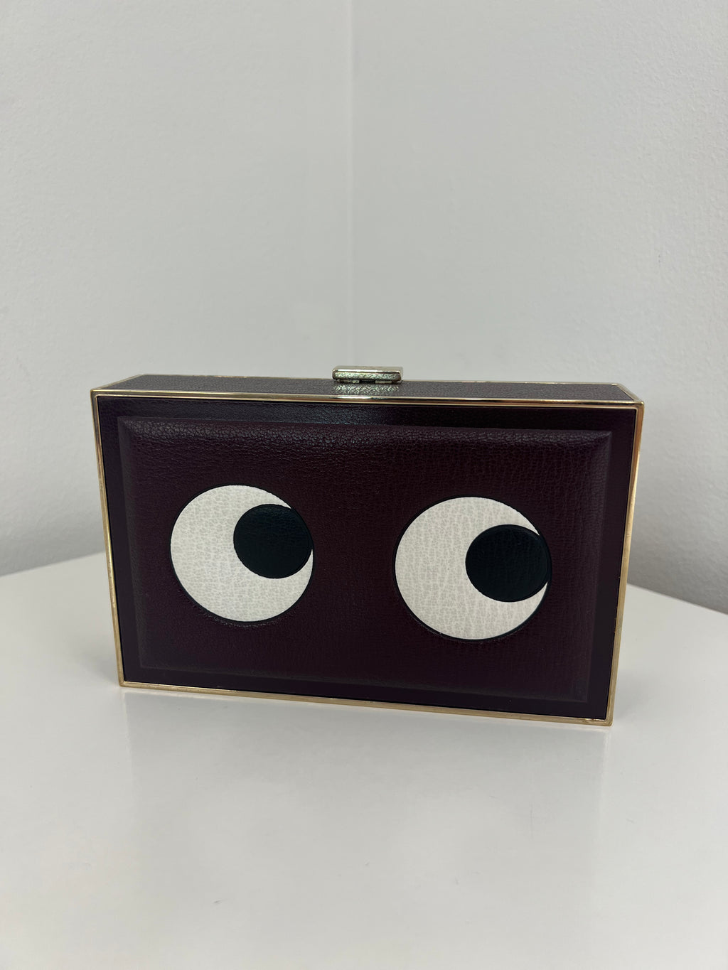 anya-hindmarch-clutch-friendshop-london